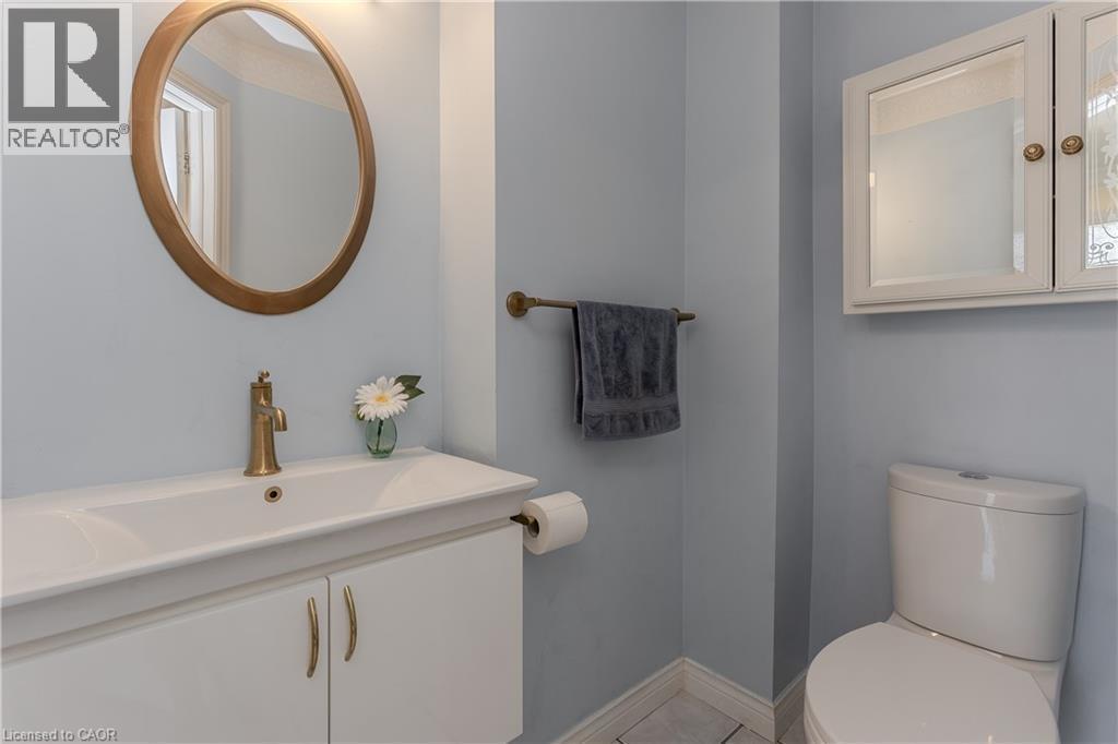 2010 Grovetree Lane, Burlington, ON - Indoor Photo Showing Bathroom
