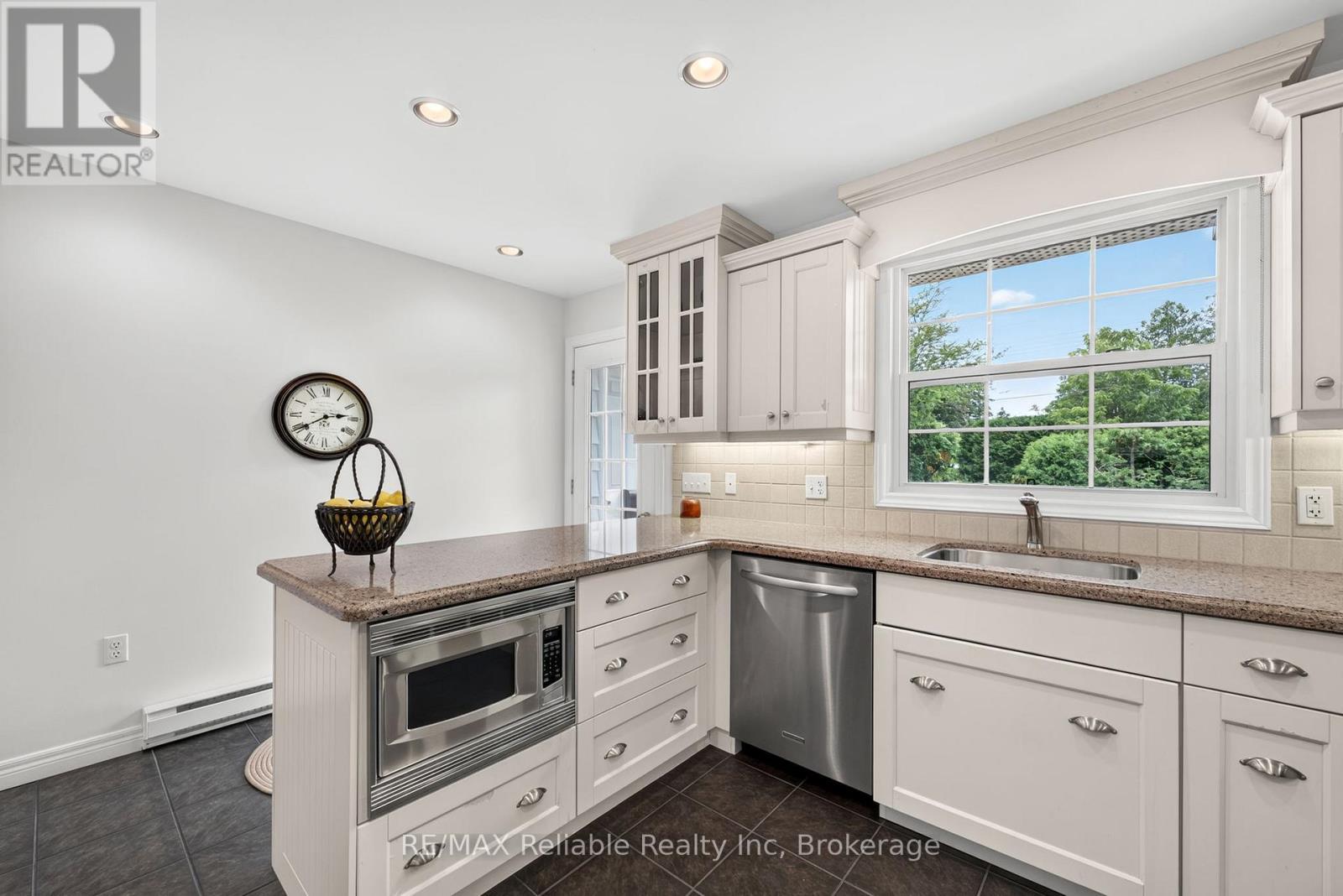 60 Tuyll Street, Bluewater (Bayfield), ON - Indoor Photo Showing Kitchen