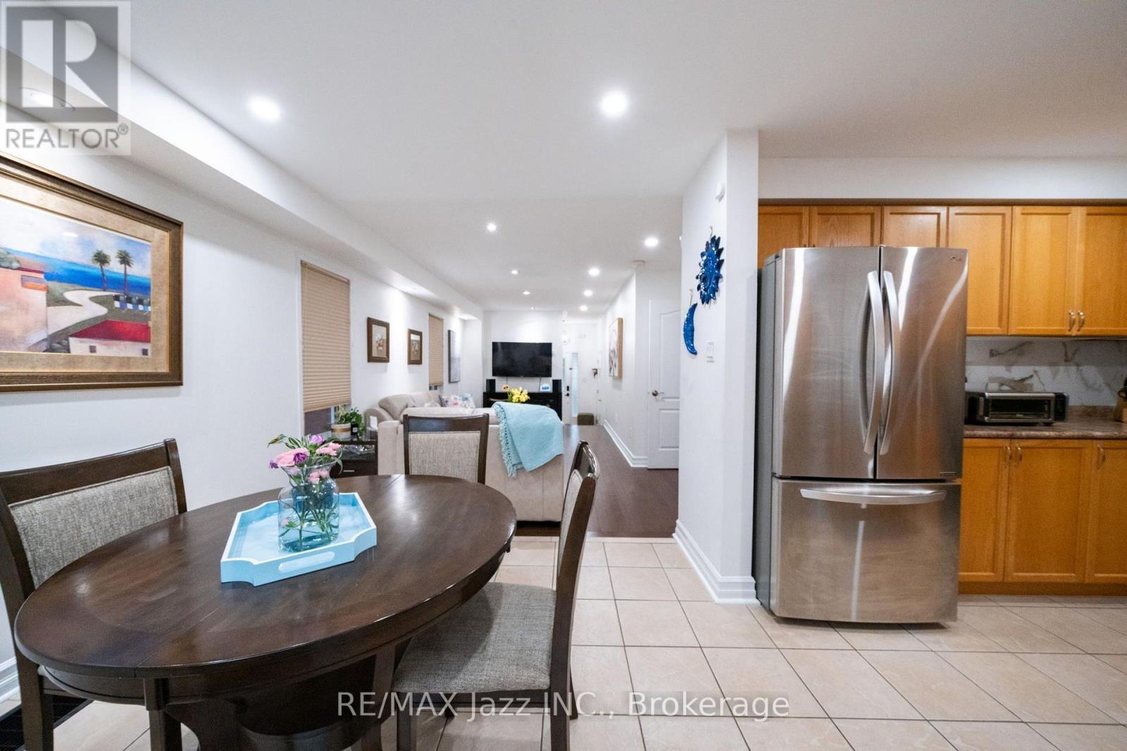 412 Reeves Way Boulevard, Whitchurch-Stouffville (Stouffville), ON - Indoor Photo Showing Dining Room