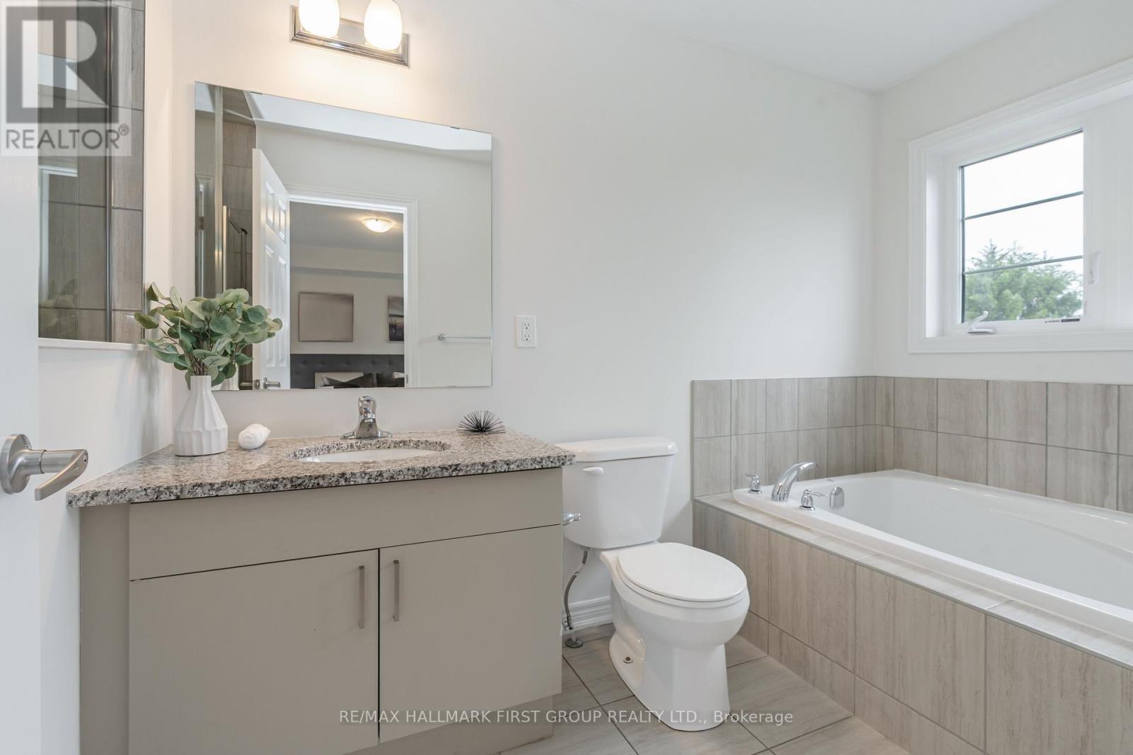 77 Air Dancer Crescent, Oshawa, ON - Indoor Photo Showing Bathroom