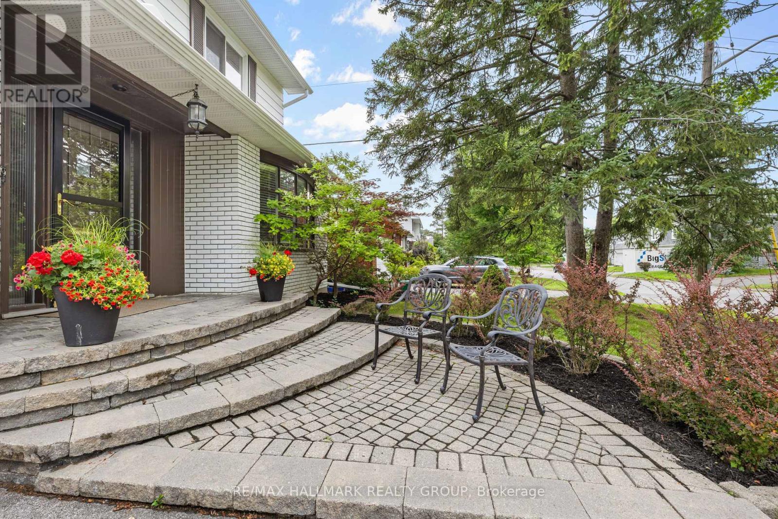 932 Dresden Crescent, Ottawa, ON - Outdoor