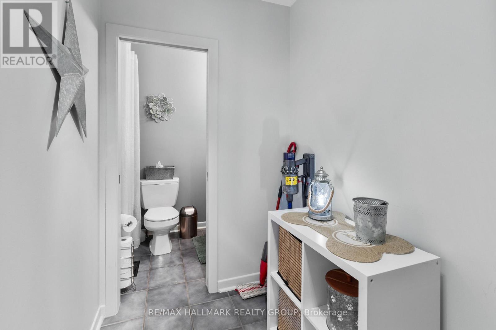 932 Dresden Crescent, Ottawa, ON - Indoor Photo Showing Bathroom