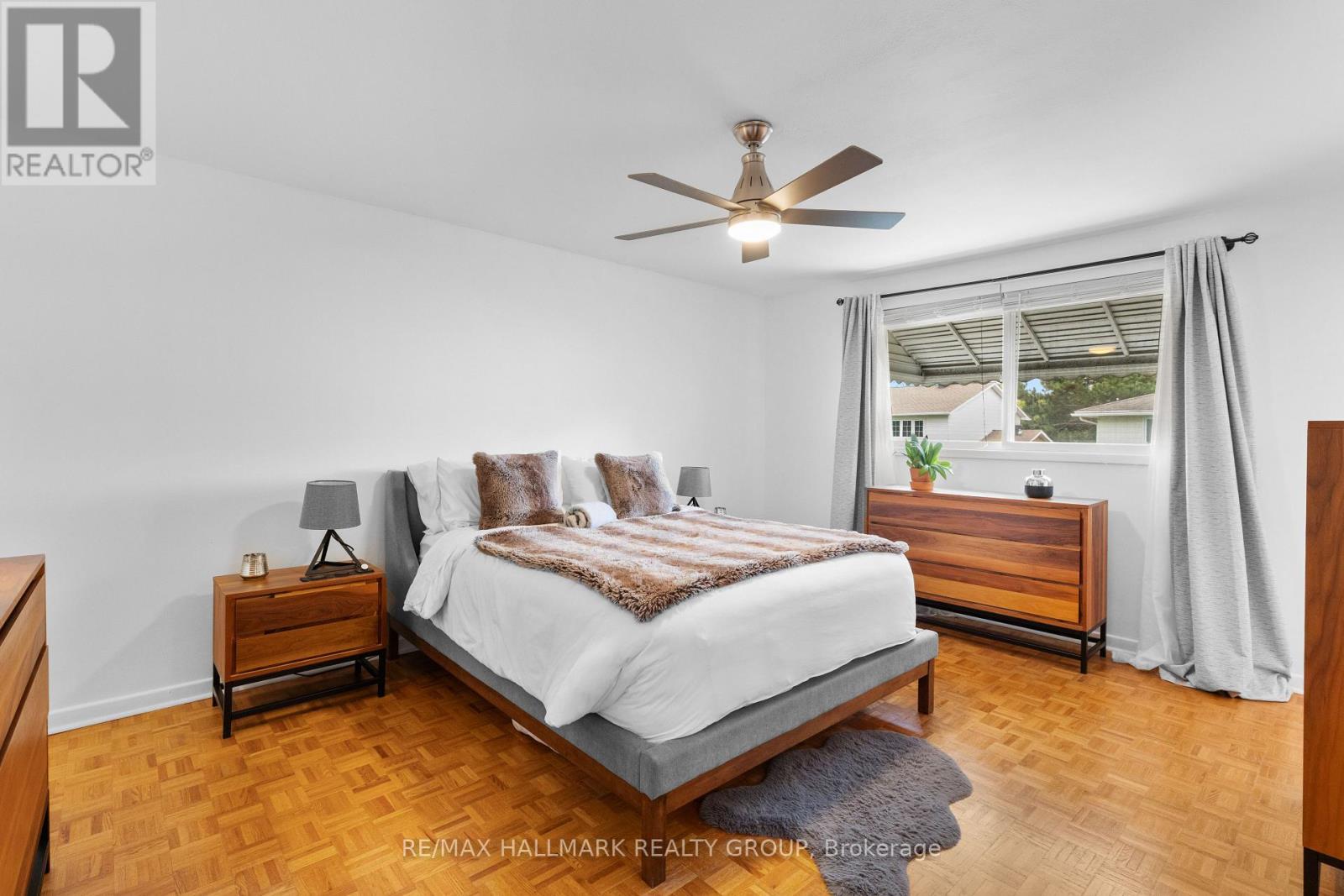 932 Dresden Crescent, Ottawa, ON - Indoor Photo Showing Bedroom