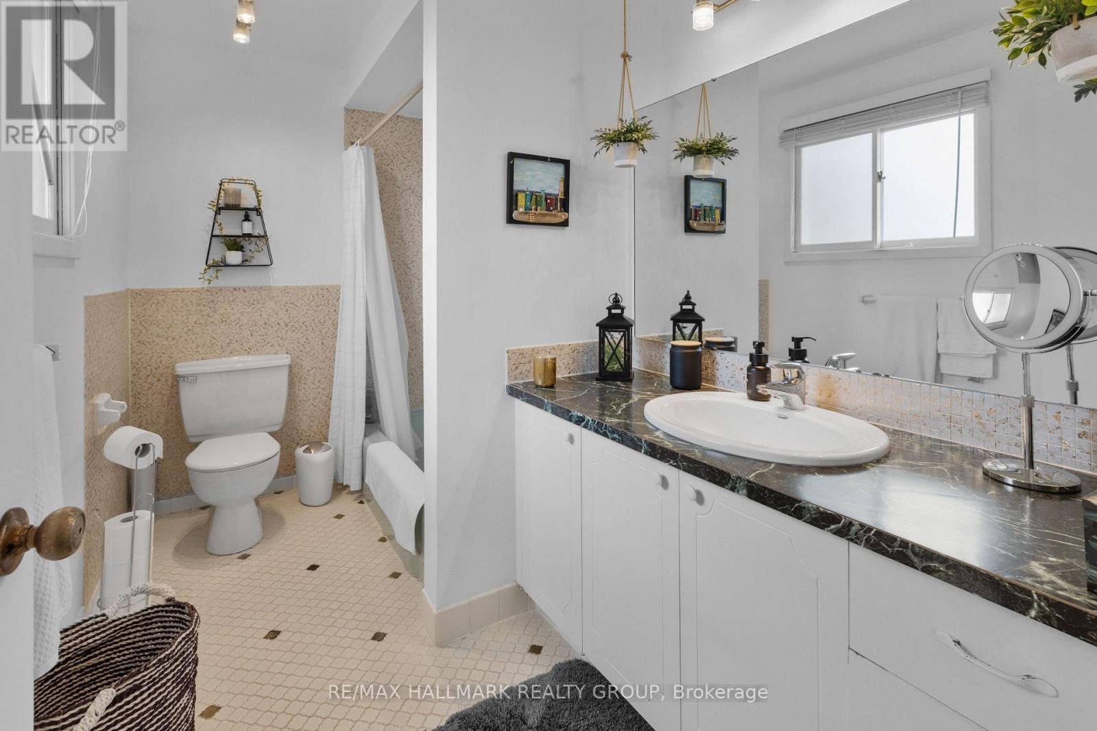 932 Dresden Crescent, Ottawa, ON - Indoor Photo Showing Bathroom