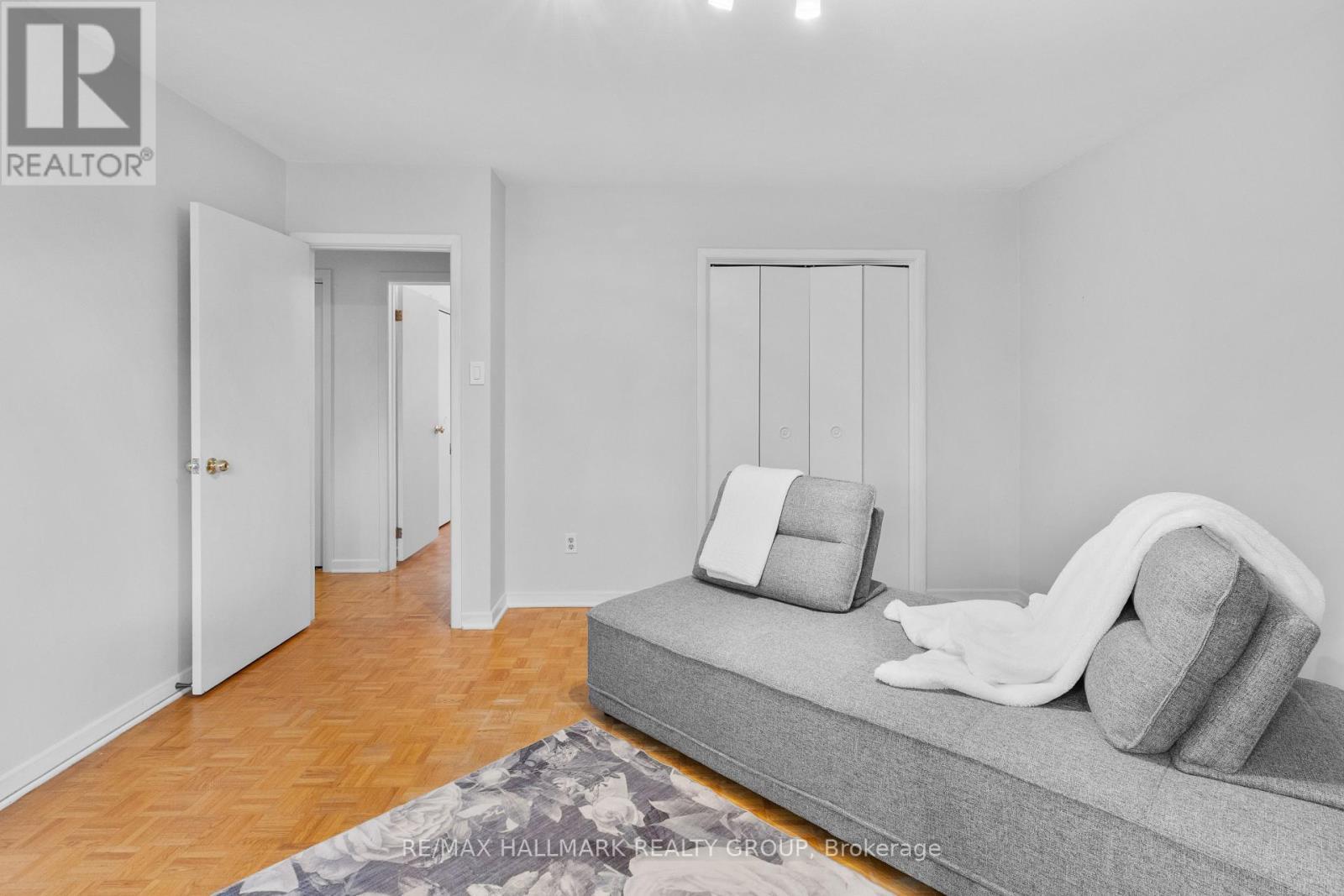 932 Dresden Crescent, Ottawa, ON - Indoor Photo Showing Bedroom