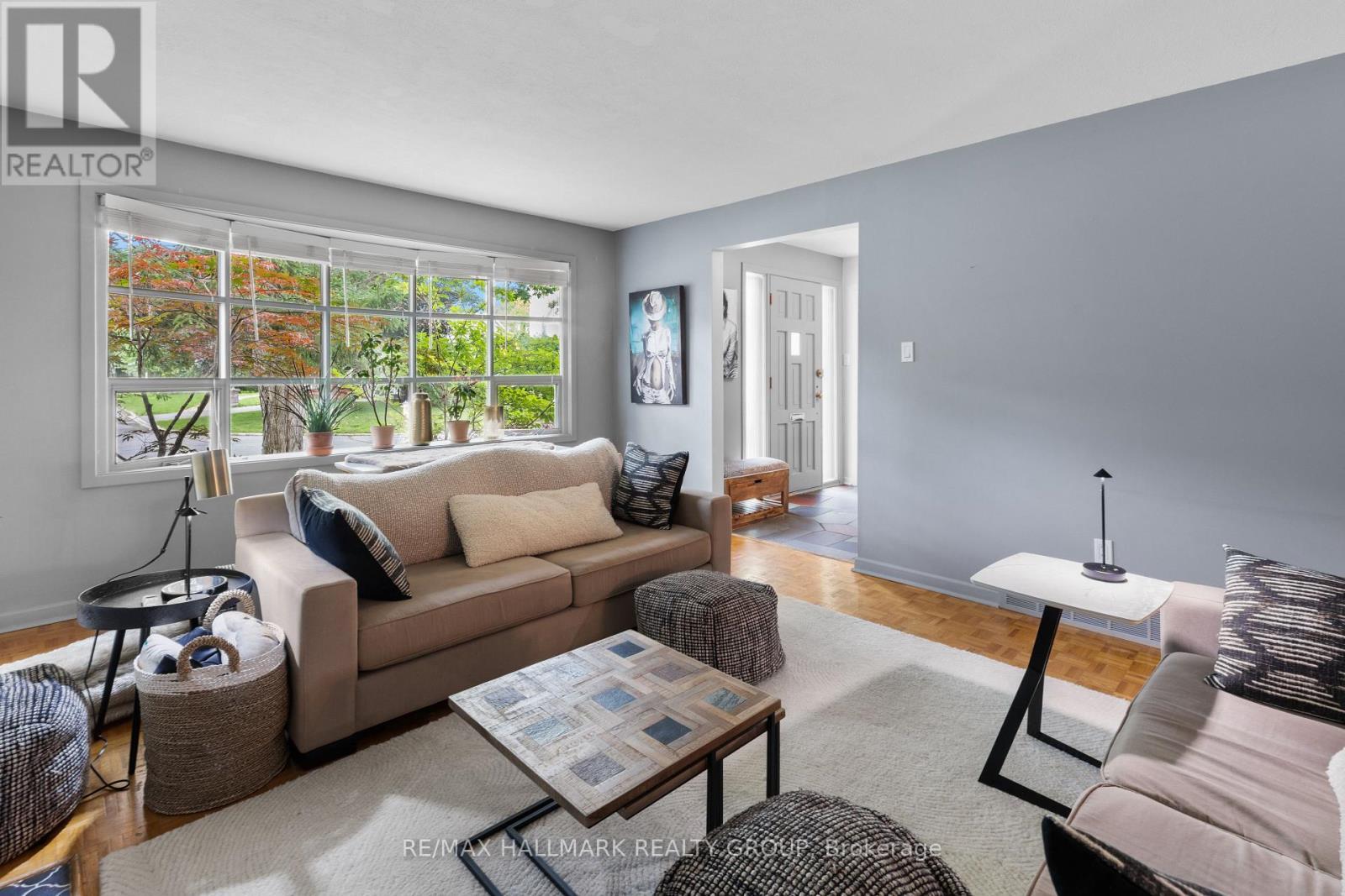 932 Dresden Crescent, Ottawa, ON - Indoor Photo Showing Living Room