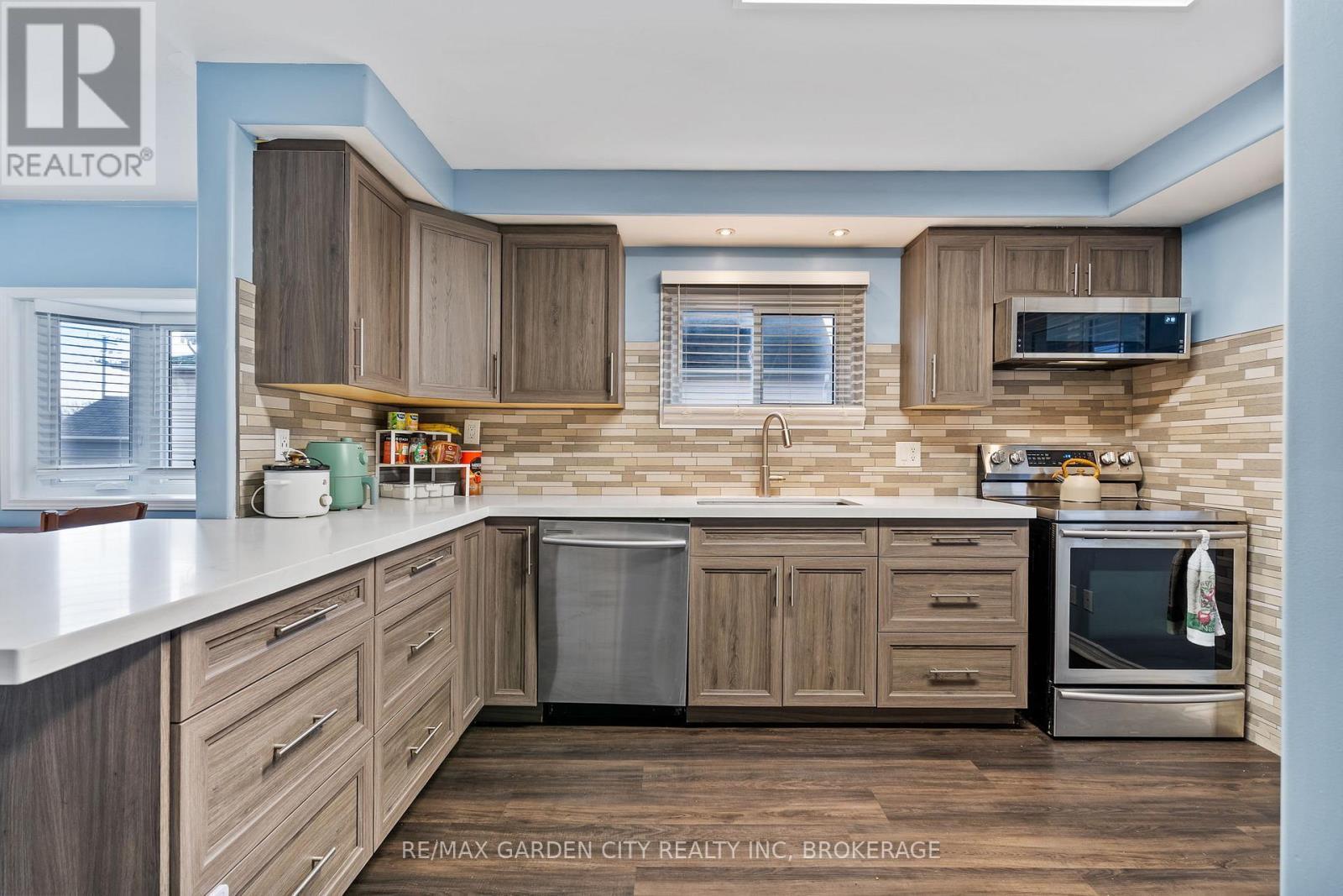 291 Alberta Street, Welland (Lincoln/Crowland), ON - Indoor Photo Showing Kitchen