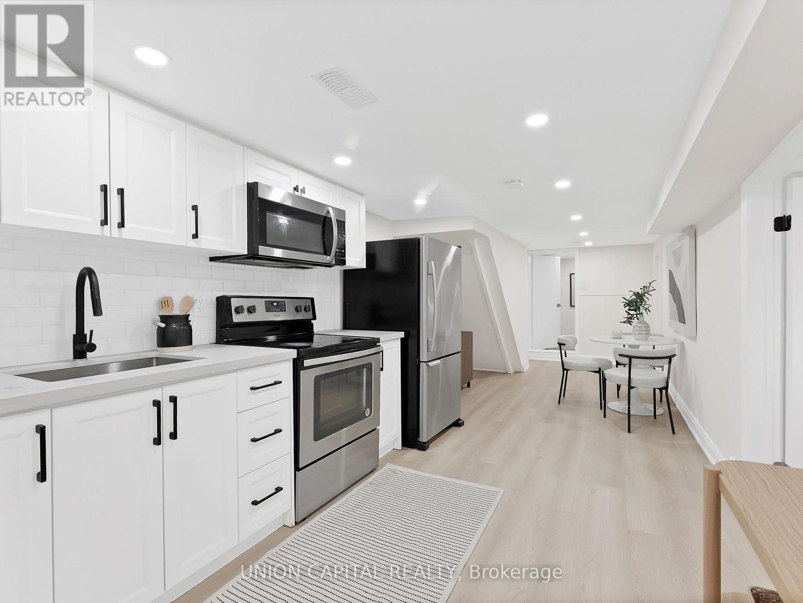 1373 Davenport Road, Toronto, ON - Indoor Photo Showing Kitchen With Upgraded Kitchen