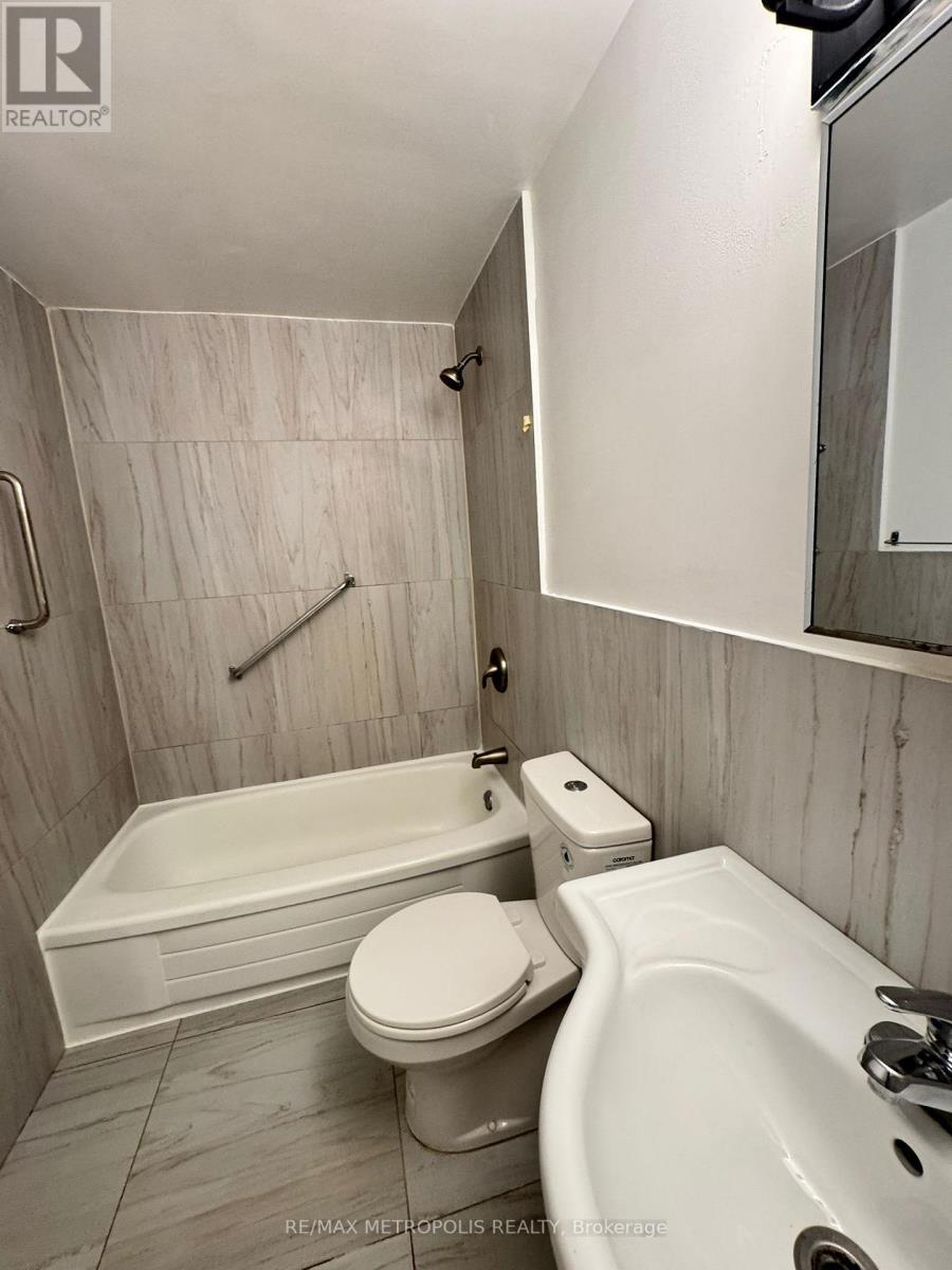 202 - 1445 Wilson Avenue, Toronto, ON - Indoor Photo Showing Bathroom