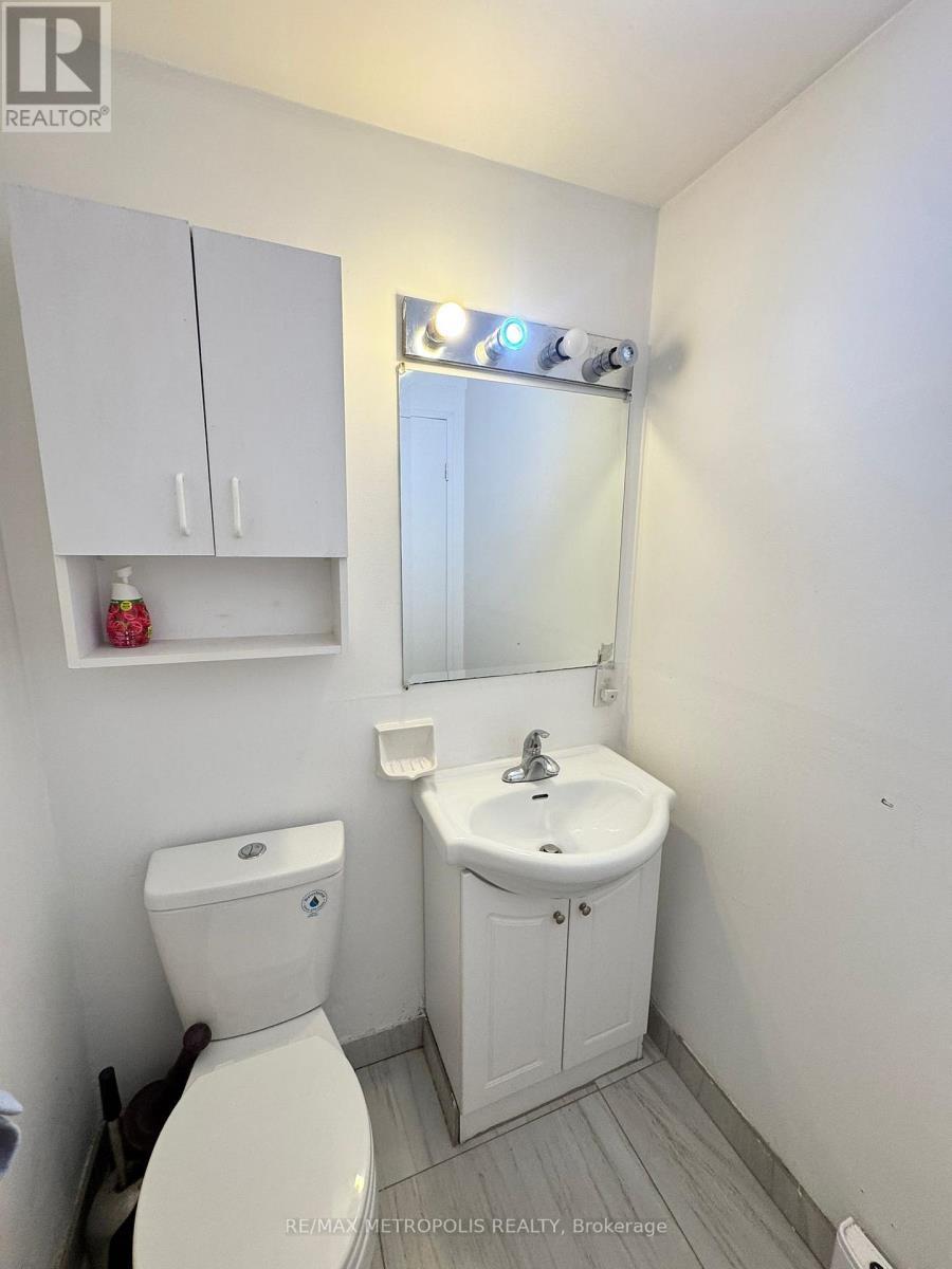 202 - 1445 Wilson Avenue, Toronto, ON - Indoor Photo Showing Bathroom