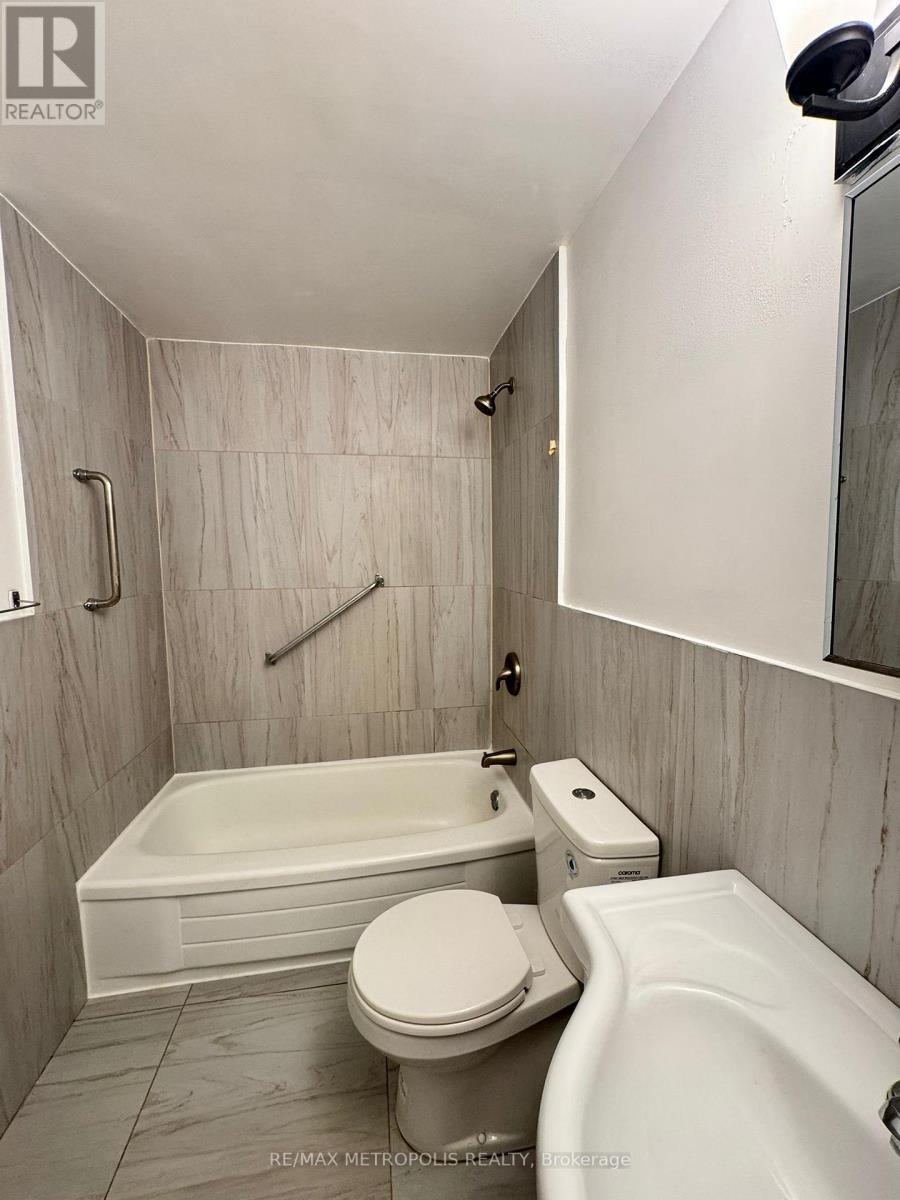 202 - 1445 Wilson Avenue, Toronto, ON - Indoor Photo Showing Bathroom