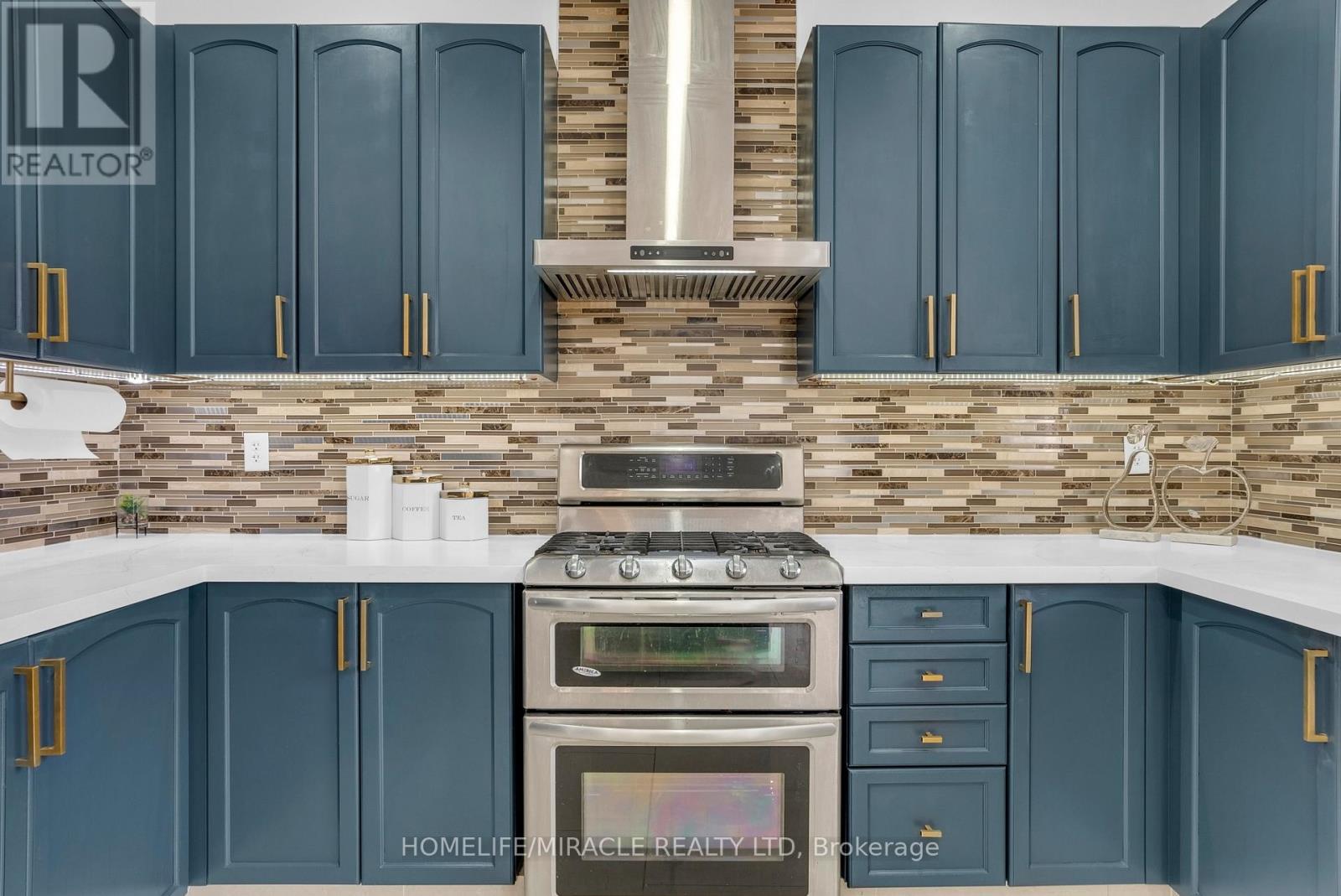 9 Gamson Crescent, Brampton, ON - Indoor Photo Showing Kitchen With Upgraded Kitchen