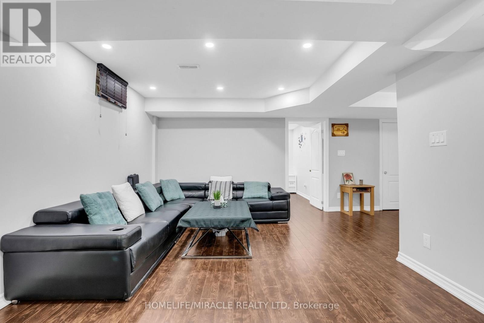9 Gamson Crescent, Brampton, ON - Indoor
