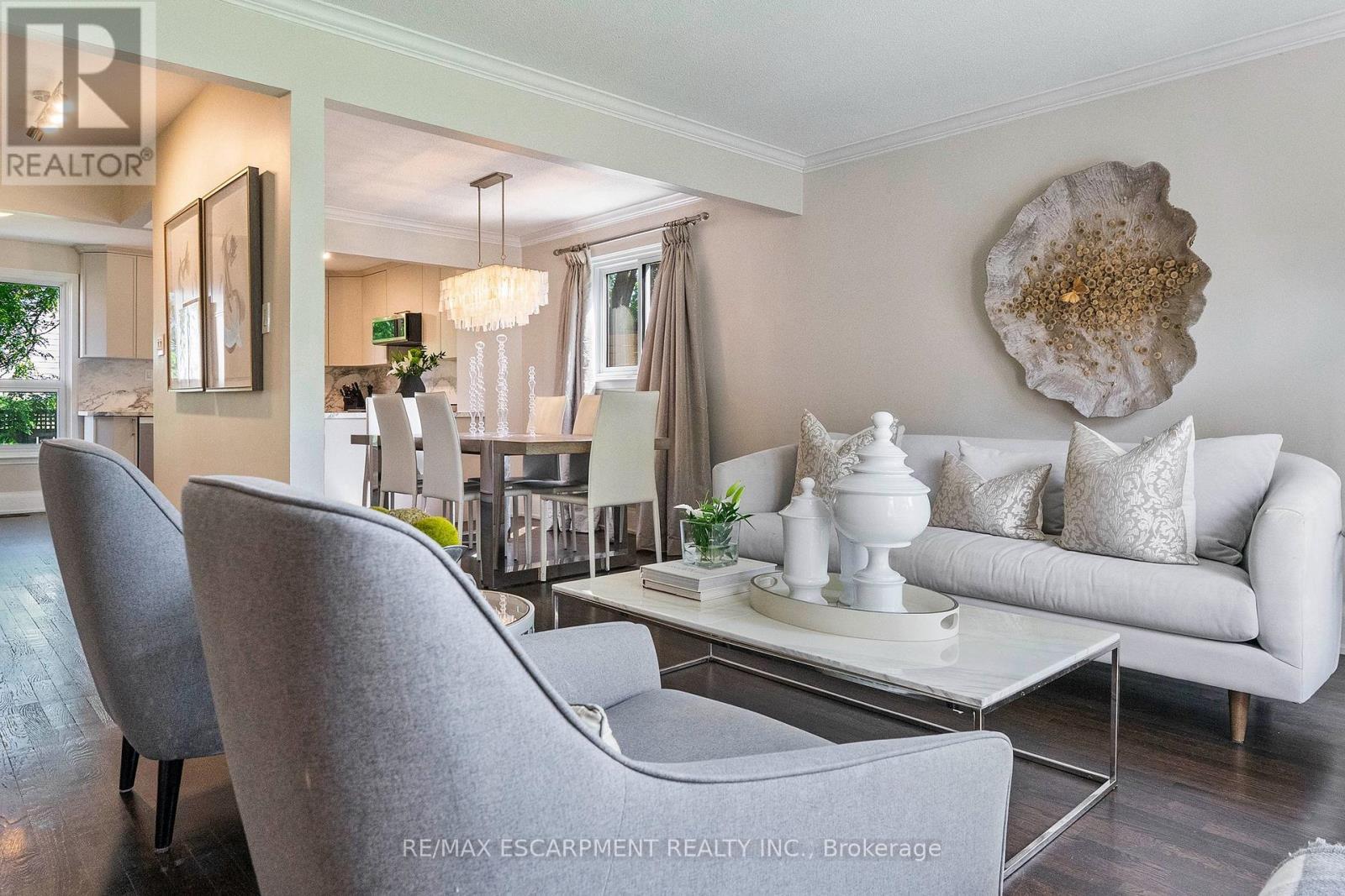 175 Mohawk Road, Oakville, ON - Indoor Photo Showing Living Room