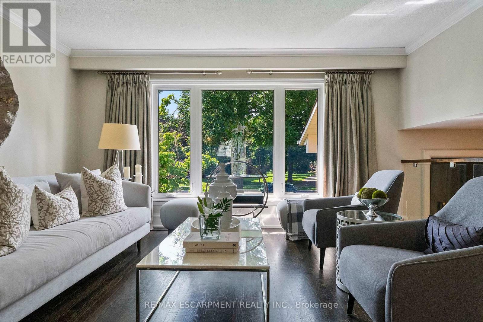 175 Mohawk Road, Oakville, ON - Indoor Photo Showing Living Room