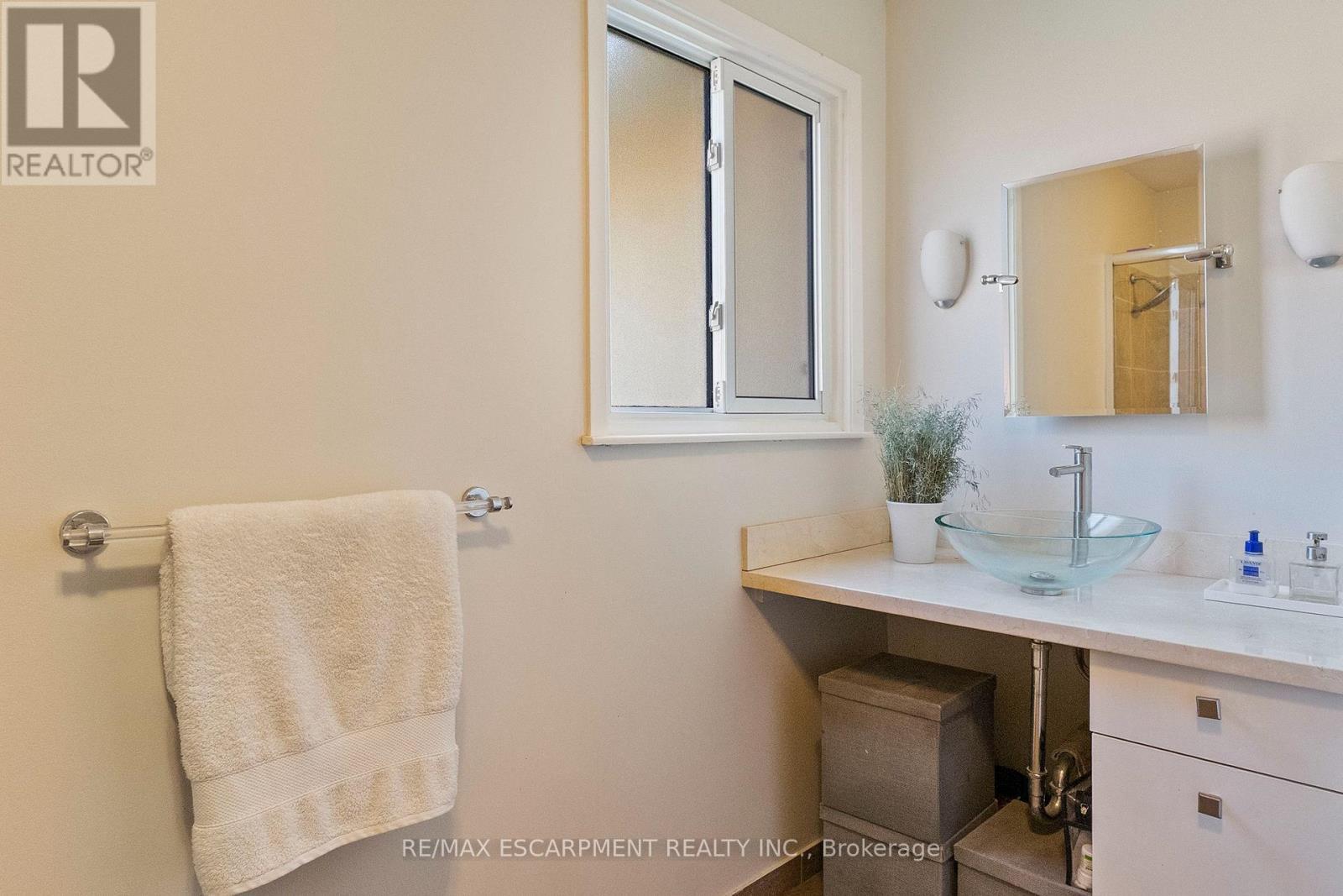 175 Mohawk Road, Oakville, ON - Indoor Photo Showing Bathroom