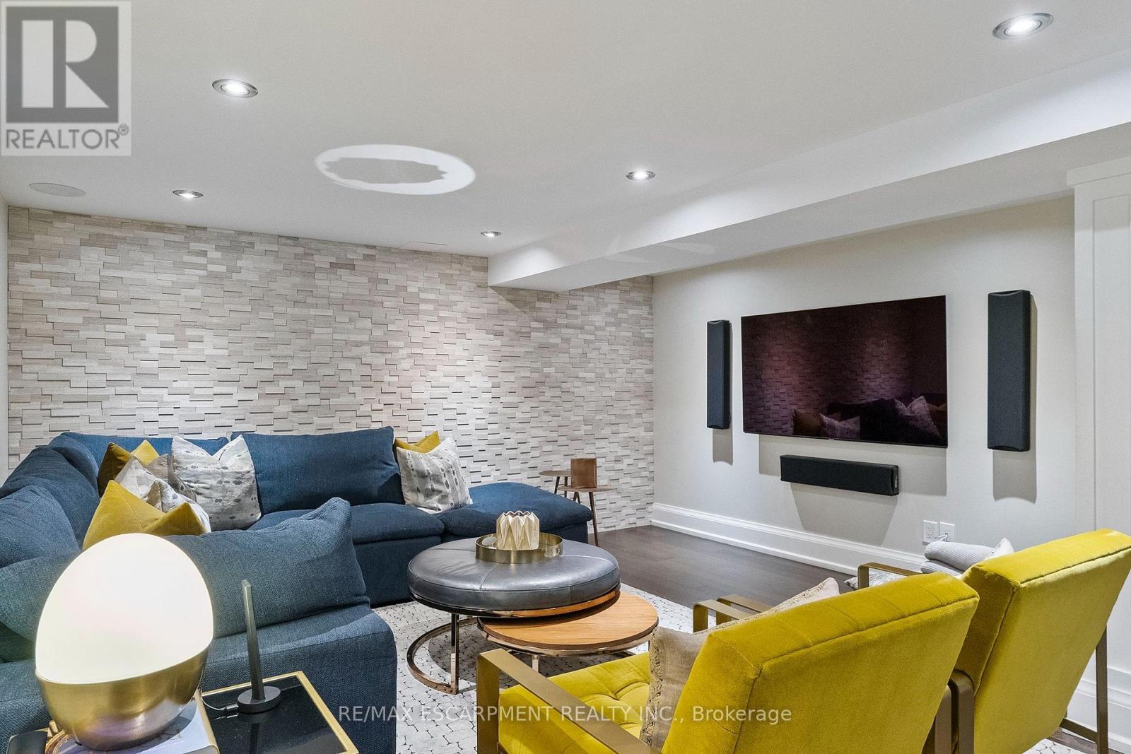 175 Mohawk Road, Oakville, ON - Indoor Photo Showing Living Room