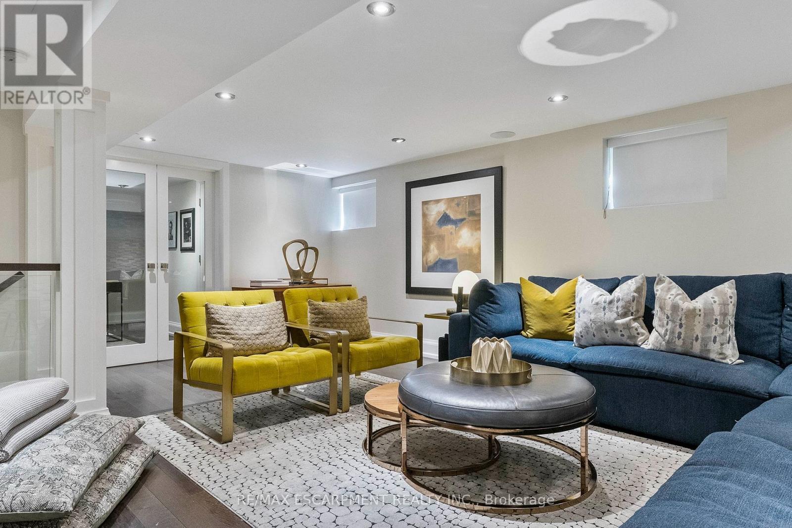 175 Mohawk Road, Oakville, ON - Indoor Photo Showing Living Room