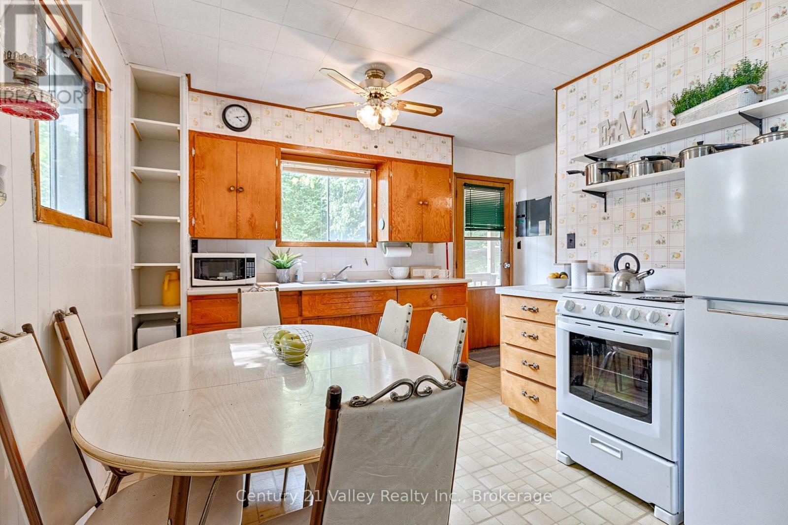 27A Maple Grove Lane, North Algona Wilberforce, ON - Indoor Photo Showing Dining Room