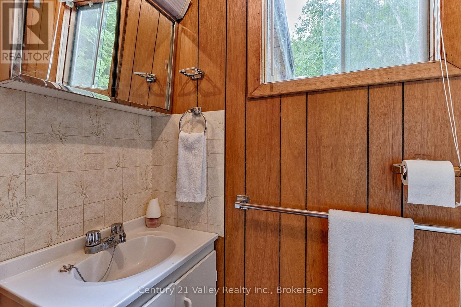 27A Maple Grove Lane, North Algona Wilberforce, ON - Indoor Photo Showing Bathroom