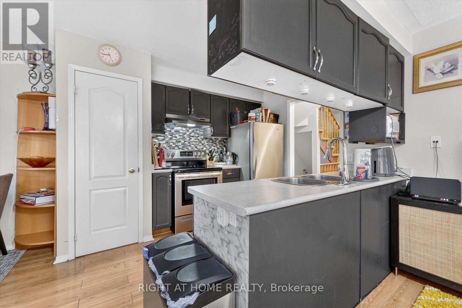 305 Alder Street, Orangeville, ON - Indoor Photo Showing Kitchen