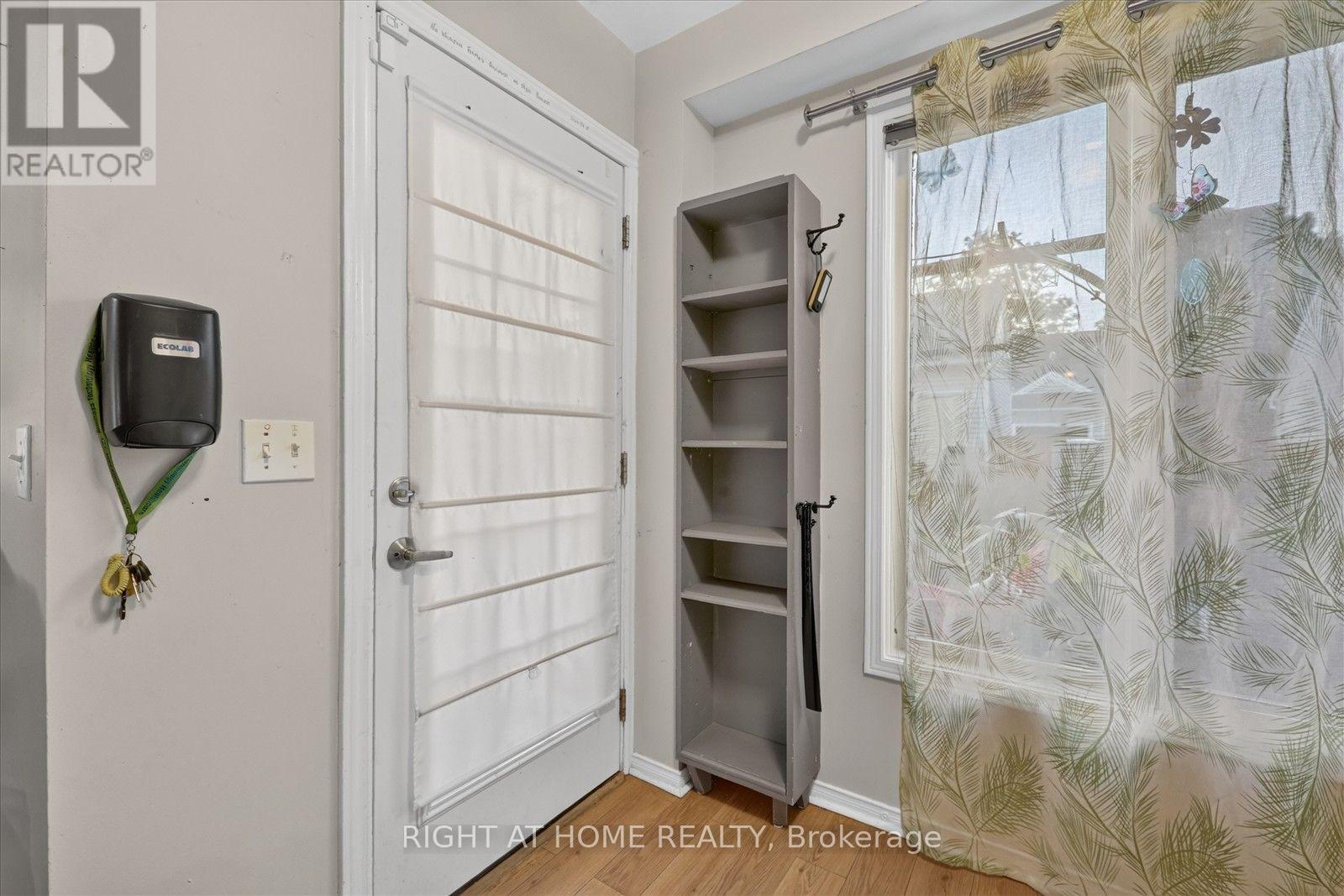 305 Alder Street, Orangeville, ON - Indoor