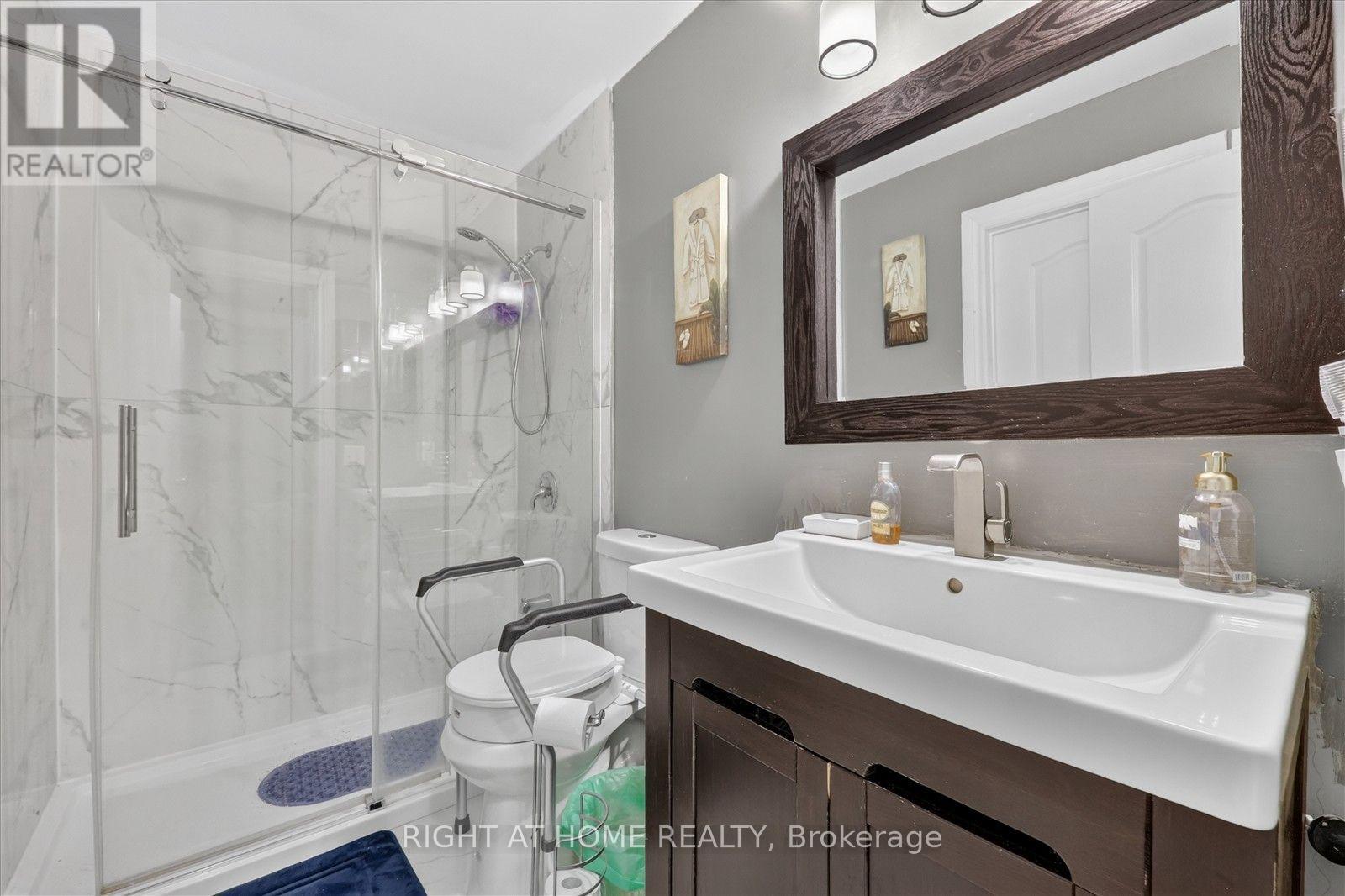 305 Alder Street, Orangeville, ON - Indoor Photo Showing Bathroom