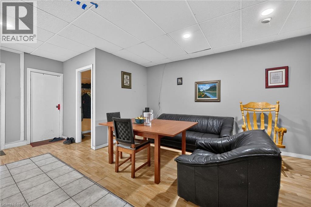 1292 Barton Street E, Hamilton, ON