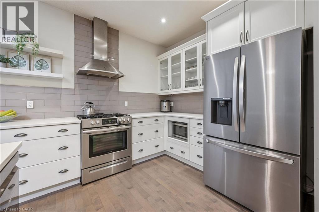 254 Gosling Gardens Unit# 12, Guelph, ON - Indoor Photo Showing Kitchen With Upgraded Kitchen