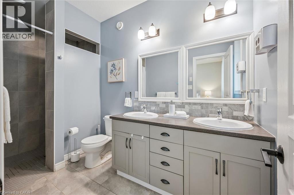 254 Gosling Gardens Unit# 12, Guelph, ON - Indoor Photo Showing Bathroom