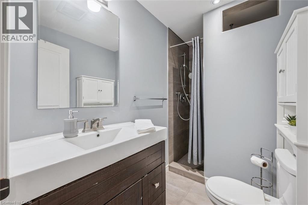 254 Gosling Gardens Unit# 12, Guelph, ON - Indoor Photo Showing Bathroom