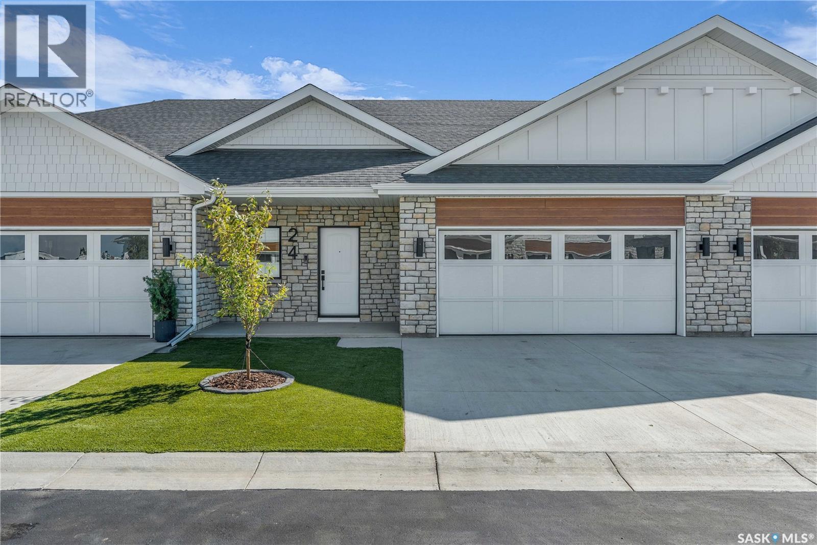10 720 Brighton Boulevard, Saskatoon, SK - Outdoor