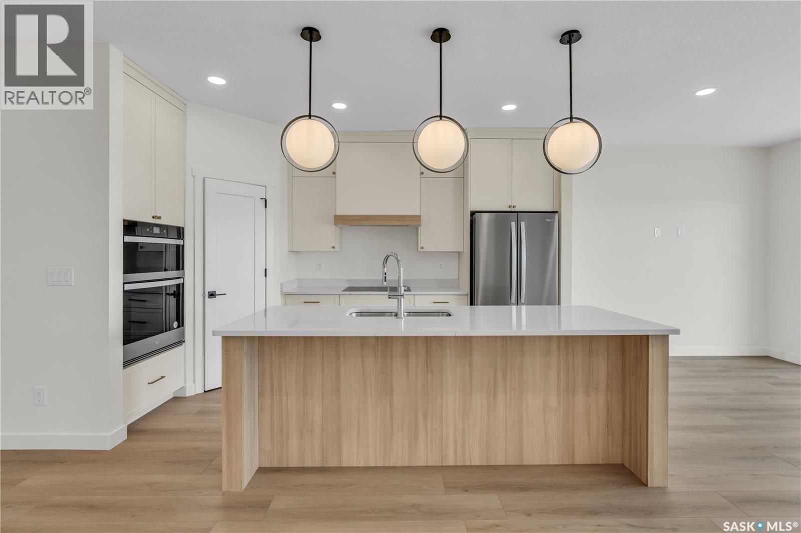 10 720 Brighton Boulevard, Saskatoon, SK - Indoor Photo Showing Kitchen With Upgraded Kitchen