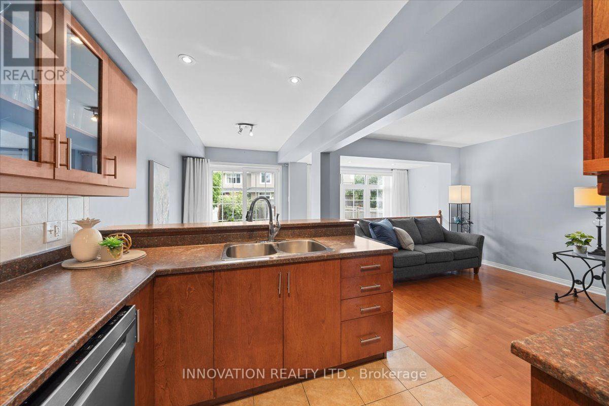 195 Golflinks Drive, Ottawa, ON - Indoor Photo Showing Kitchen With Double Sink