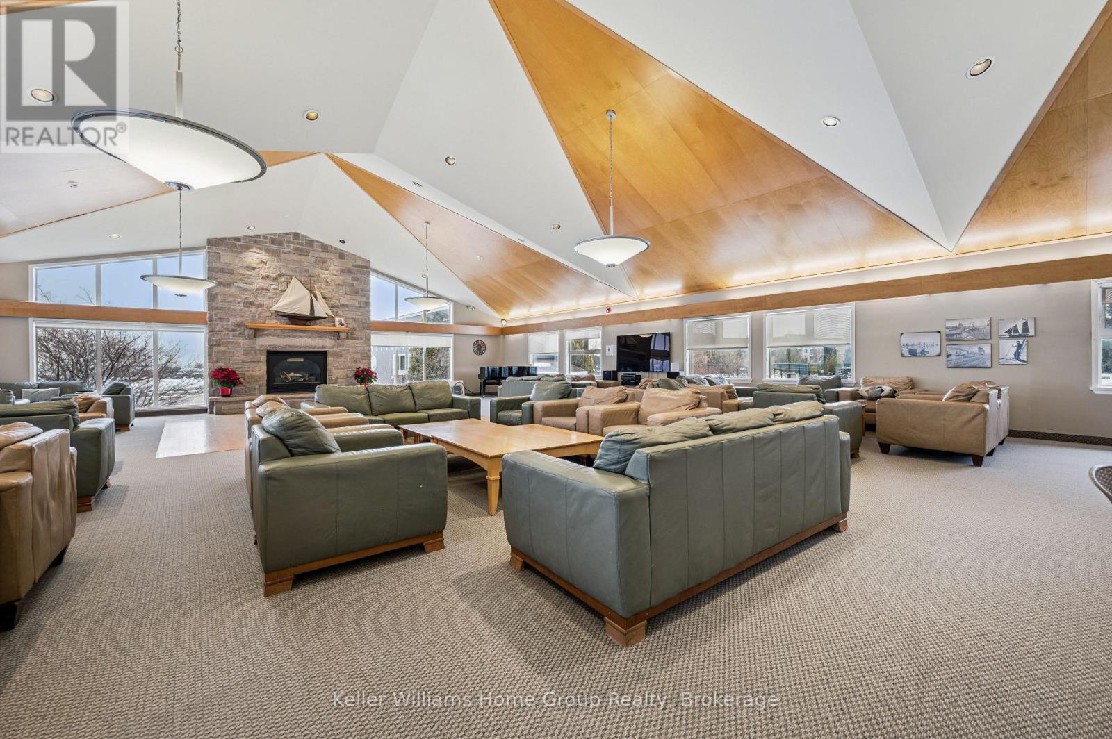 711 Johnston Park Avenue, Collingwood, ON - Indoor With Fireplace