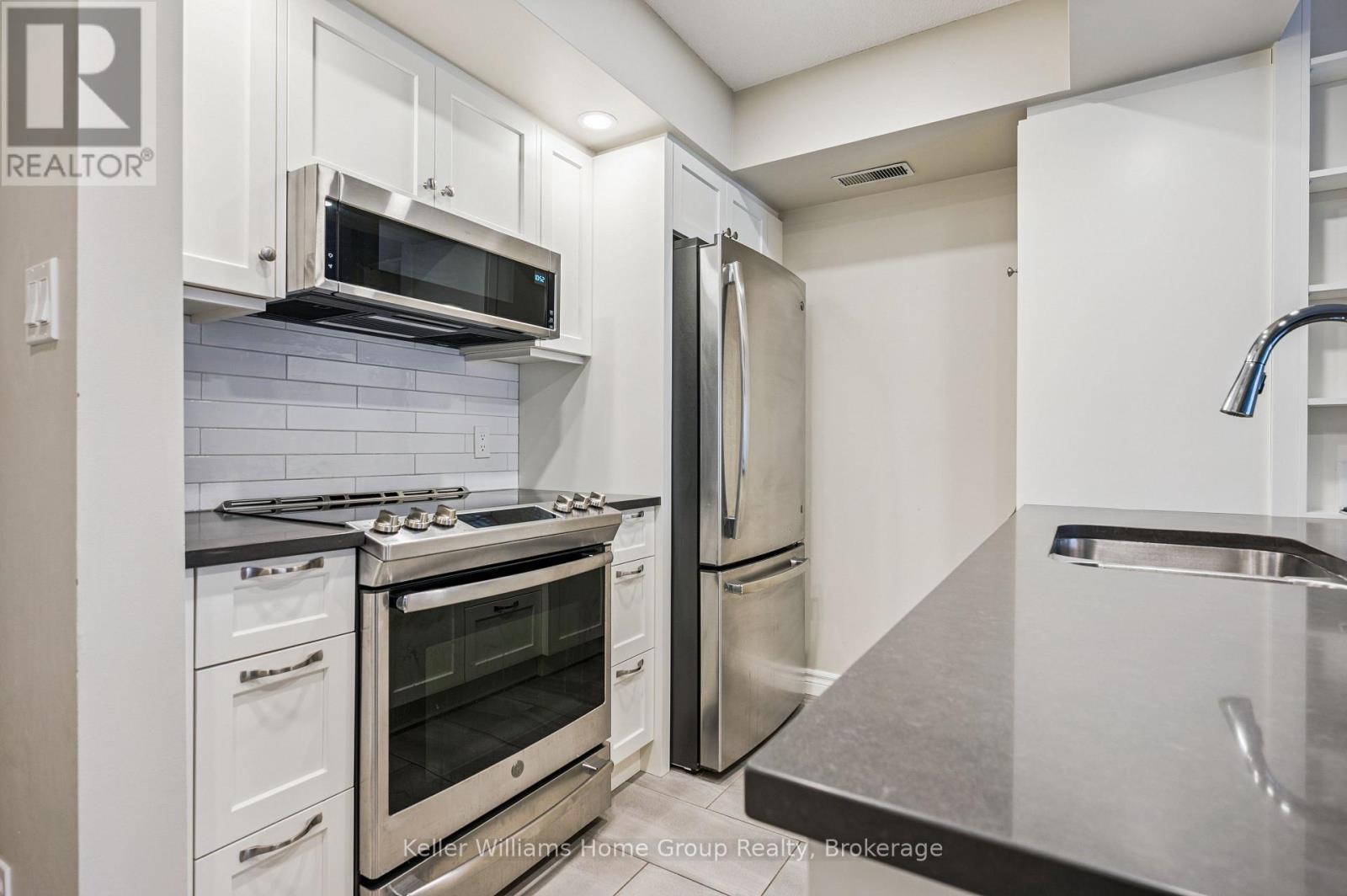 711 Johnston Park Avenue, Collingwood, ON - Indoor Photo Showing Kitchen With Upgraded Kitchen
