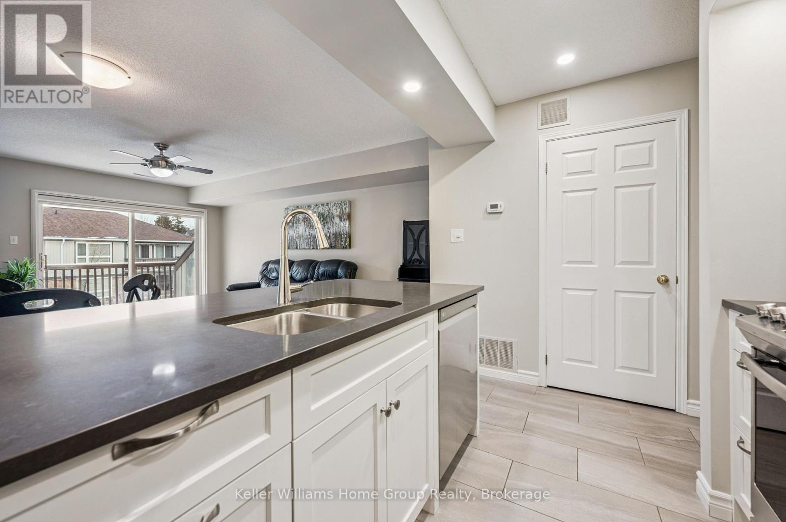 711 Johnston Park Avenue, Collingwood, ON - Indoor Photo Showing Kitchen With Double Sink