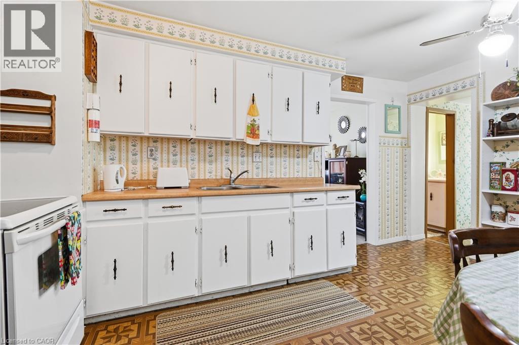 35 Chetwood Street, St. Catharines, ON - Indoor Photo Showing Kitchen With Double Sink