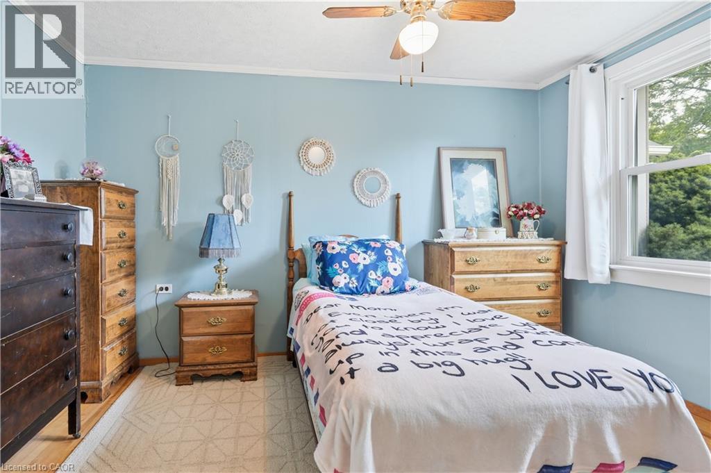 35 Chetwood Street, St. Catharines, ON - Indoor Photo Showing Bedroom