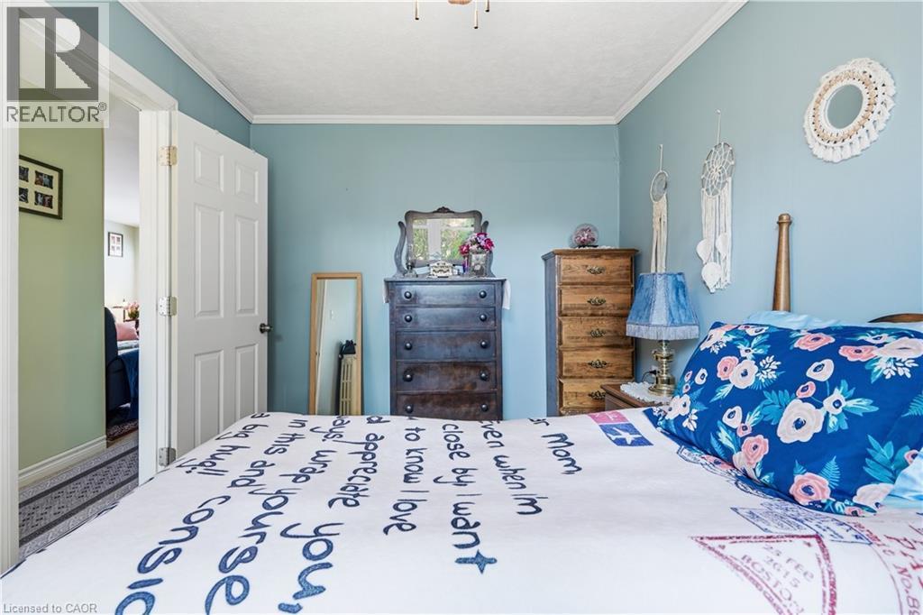 35 Chetwood Street, St. Catharines, ON - Indoor Photo Showing Bedroom