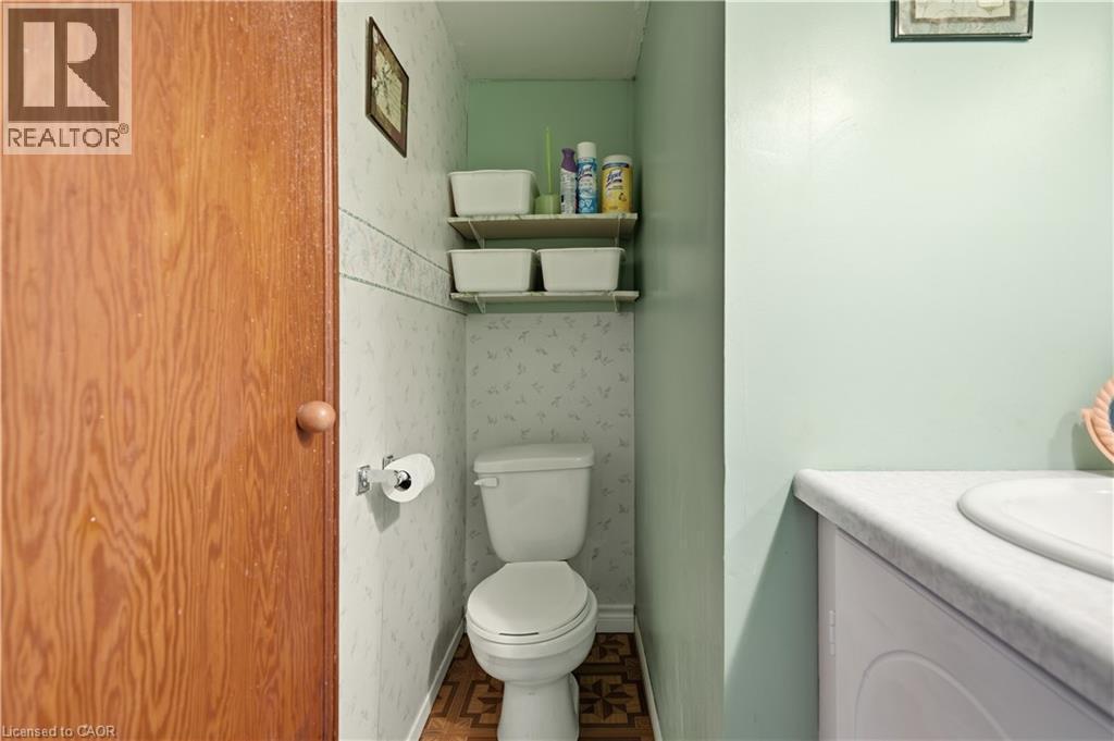 35 Chetwood Street, St. Catharines, ON - Indoor Photo Showing Bathroom