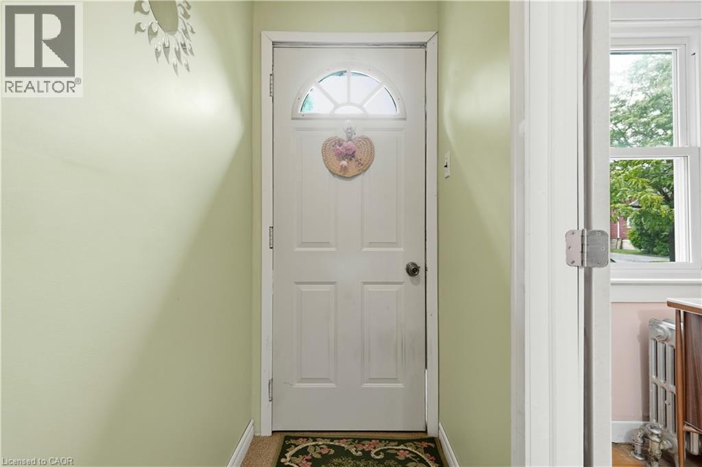 35 Chetwood Street, St. Catharines, ON - Indoor Photo Showing Other Room