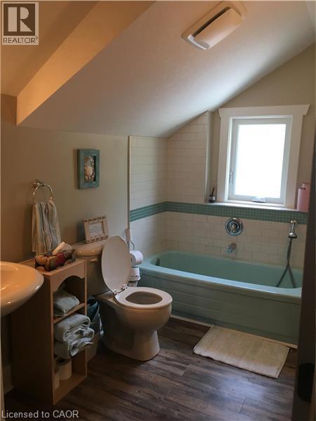 38 Walter Street, Turkey Point, ON - Indoor Photo Showing Bathroom