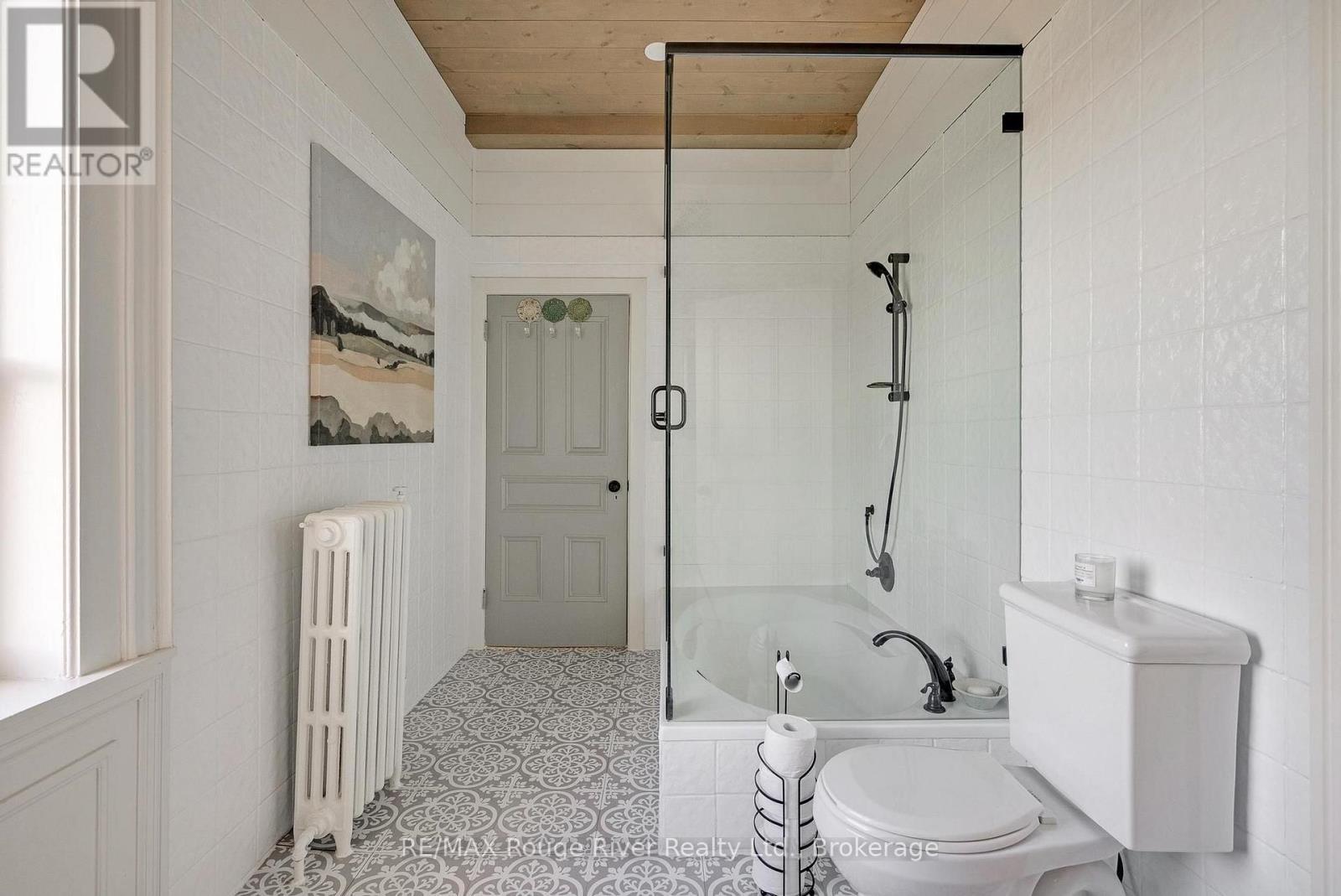 733 County Rd 2 Rd Road E, Otonabee-South Monaghan, ON - Indoor Photo Showing Bathroom