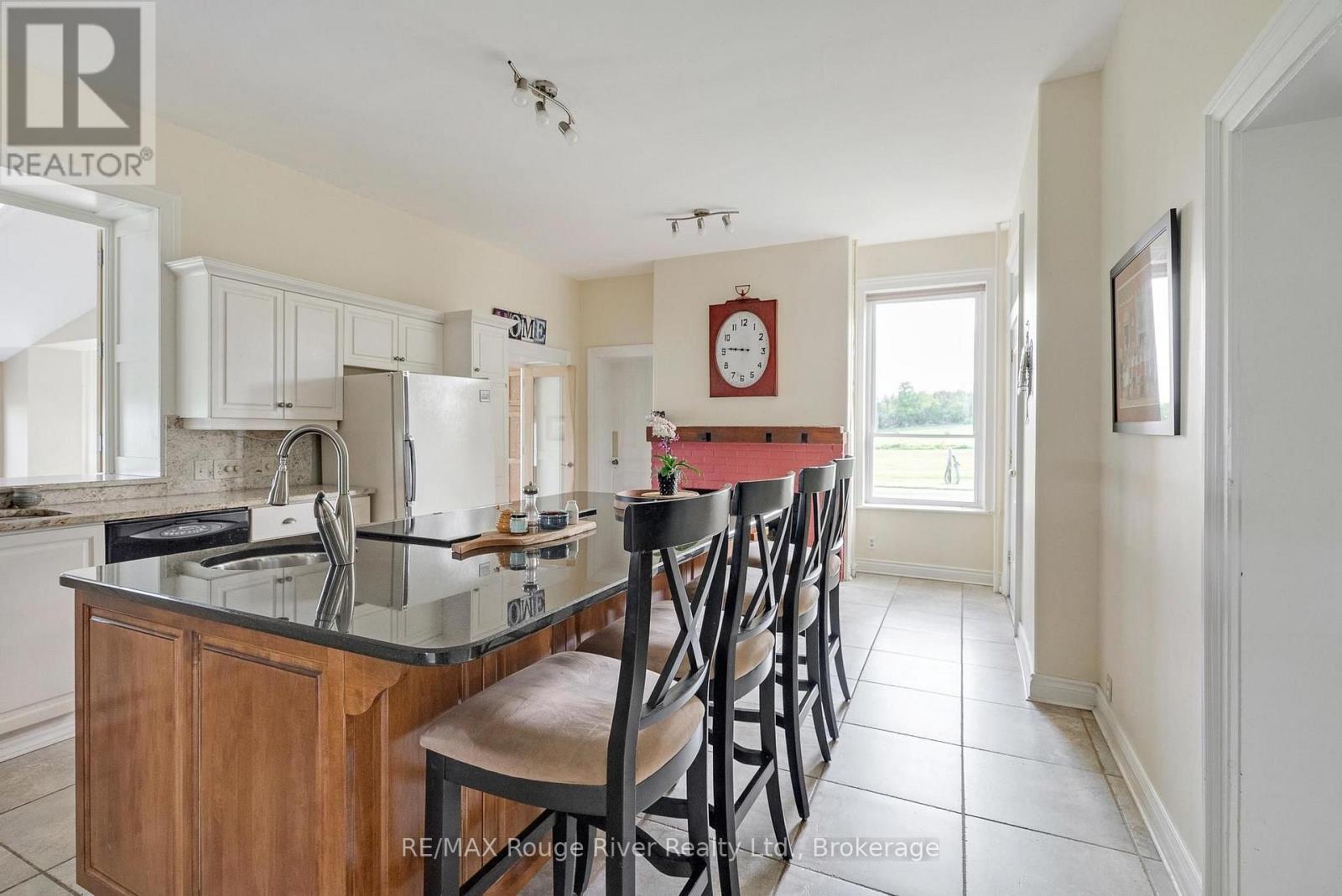 733 County Rd 2 Rd Road E, Otonabee-South Monaghan, ON - Indoor