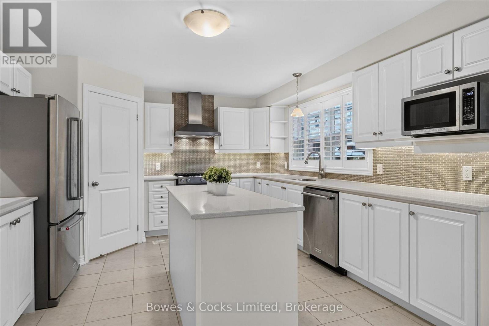 534 Grange Way, Peterborough (Northcrest Ward 5), ON - Indoor Photo Showing Kitchen With Stainless Steel Kitchen