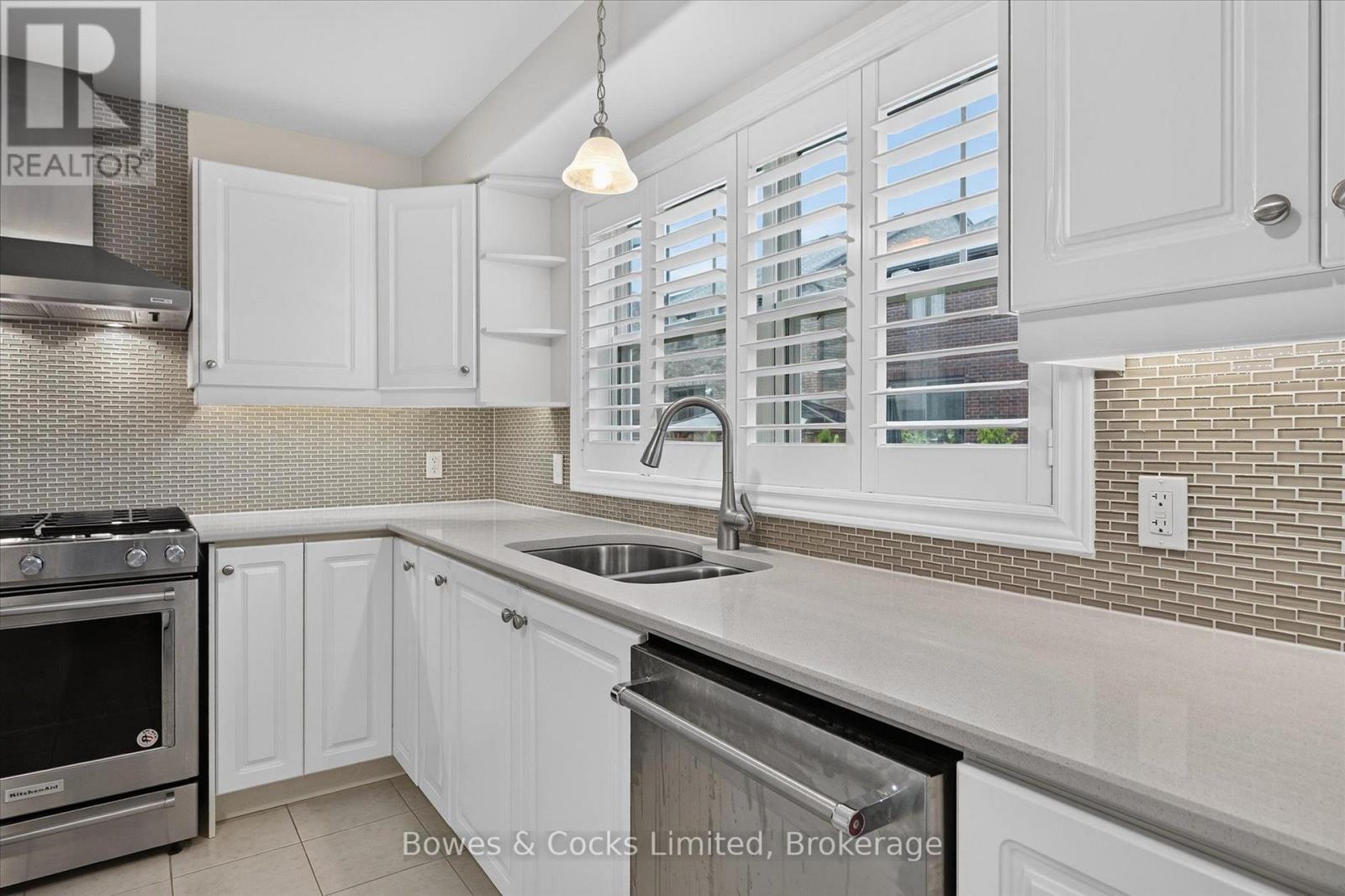 534 Grange Way, Peterborough (Northcrest Ward 5), ON - Indoor Photo Showing Kitchen With Double Sink