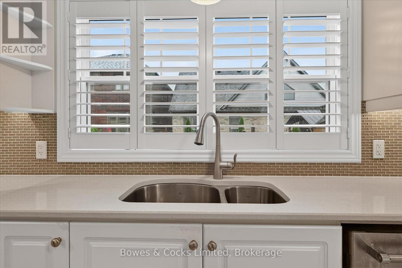 534 Grange Way, Peterborough (Northcrest Ward 5), ON - Indoor Photo Showing Kitchen With Double Sink