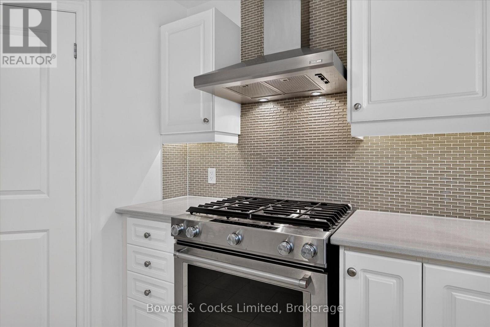 534 Grange Way, Peterborough (Northcrest Ward 5), ON - Indoor Photo Showing Kitchen