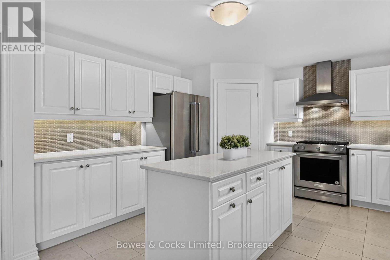 534 Grange Way, Peterborough (Northcrest Ward 5), ON - Indoor Photo Showing Kitchen With Stainless Steel Kitchen With Upgraded Kitchen